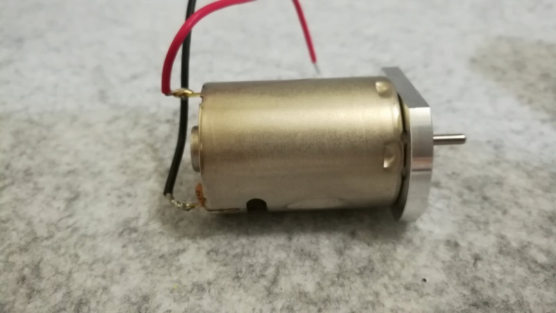KAWADA 380モーター取付用 冶具 B57モーターに取り付け横から