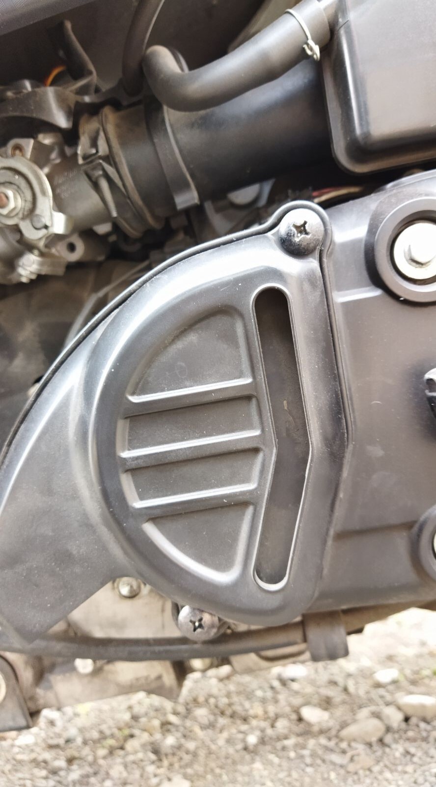 ケースカバーフィルターの交換　スズキ アドレスV125s